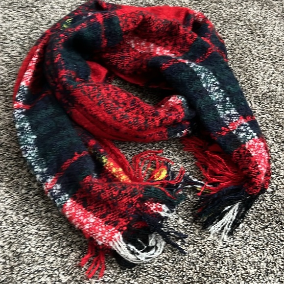 H&M Red Chunky Blanket Knit Plaid Scarf, NWOT - Picture 2 of 4